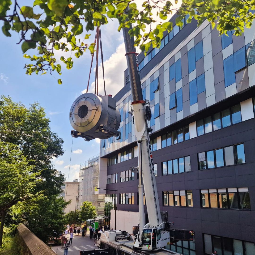 InstitutCerveau's tweet photo. 🧠 Les fondateurs de l'@InstitutCerveau accueillent l'IRM 7 Tesla. Cette acquisition s'inscrit dans le cadre d'un ambitieux plan d'investissement pour les plateformes techno. de l'Institut, et a été rendue possible grâce au mécénat de @Richard_Mille et le soutien de @iledefrance. https://t.co/9znGPlPztg