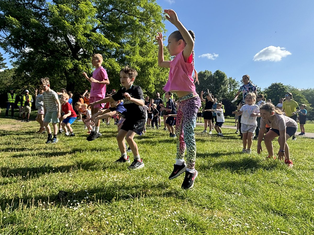 dartfordjpr's tweet photo. 💛 We loved seeing so much enthusiasm in the June sunshine this morning 

🏃‍♀️Thanks to the 42 juniors who helped us have such fun

🏅We recorded 17 personal best times

👋 A big hello to our 5 first timers 

🦺 And thanks to our amazing 25 volunteers!

#loveparkrun https://t.co/BuDkAffT3G