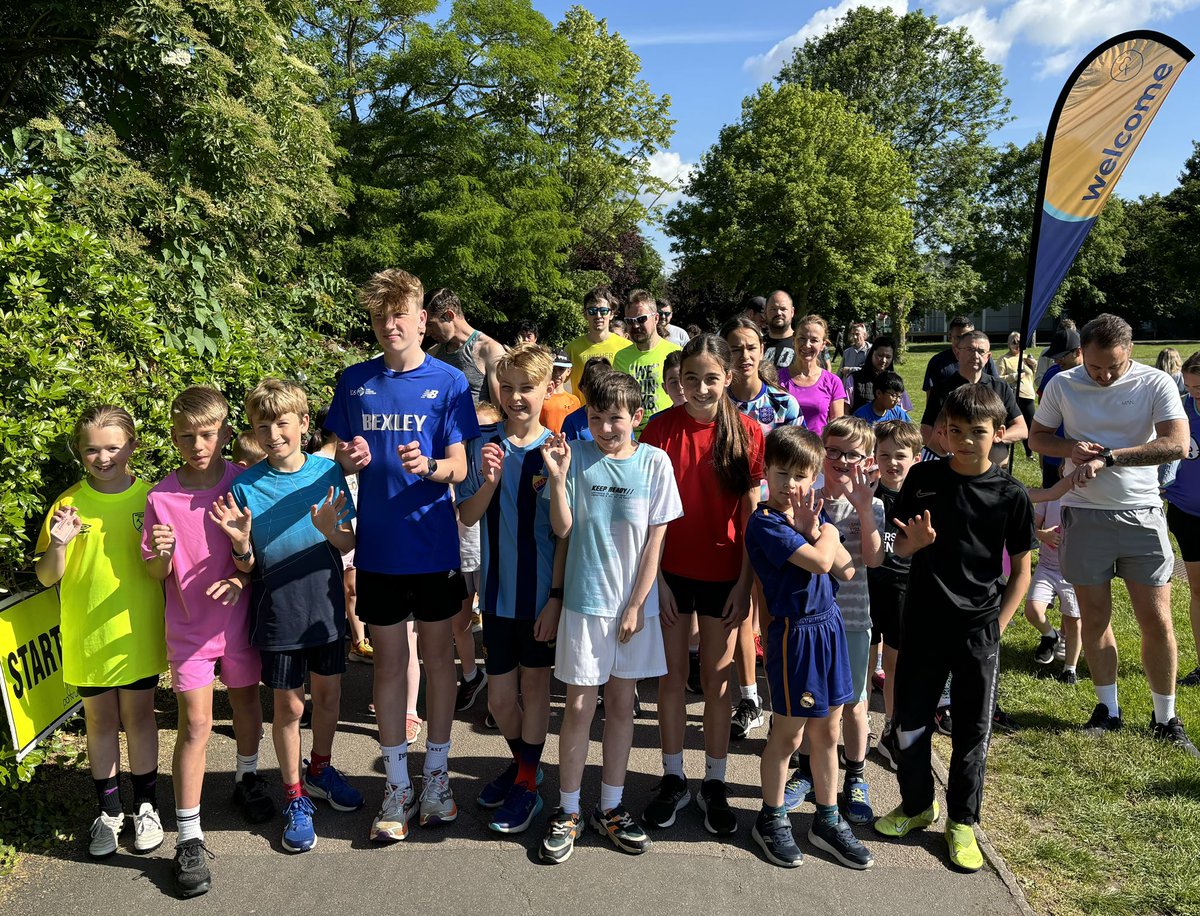 💛 We loved seeing so much enthusiasm in the June sunshine this morning 

🏃‍♀️Thanks to the 42 juniors who helped us have such fun

🏅We recorded 17 personal best times

👋 A big hello to our 5 first timers 

🦺 And thanks to our amazing 25 volunteers!

#loveparkrun