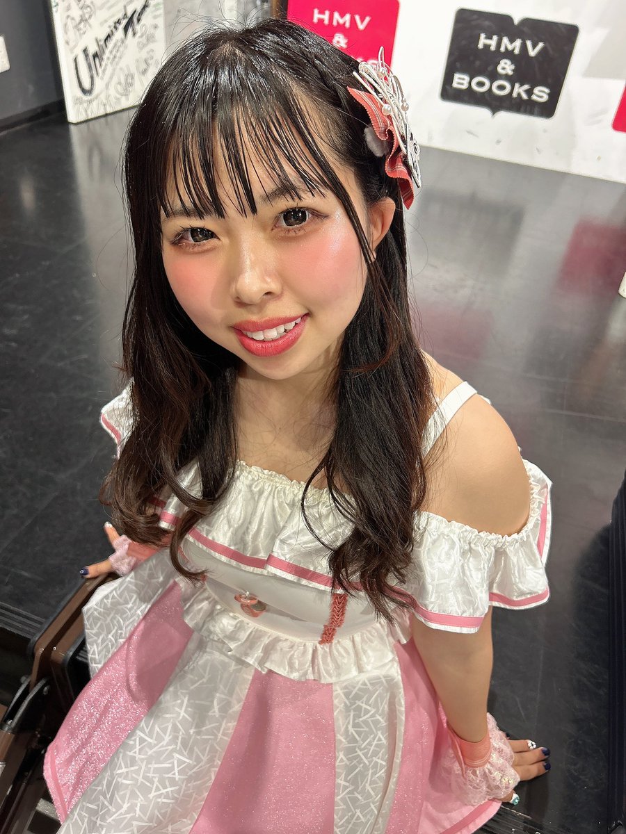 ami_orihime's tweet photo. HMVでよかろうもん！
ありがとうございました🩷🩷🩷

あみサポ来てくれて本当に嬉しかったよ！
毎回会えること当たり前じゃないからあみサポが来てくれた時幸せな気持ちになるの

本当にいつもありがとう😊
そして今回もクイズ1位でした！ﾄﾞﾔ！！ https://t.co/rnv1zcSgqU