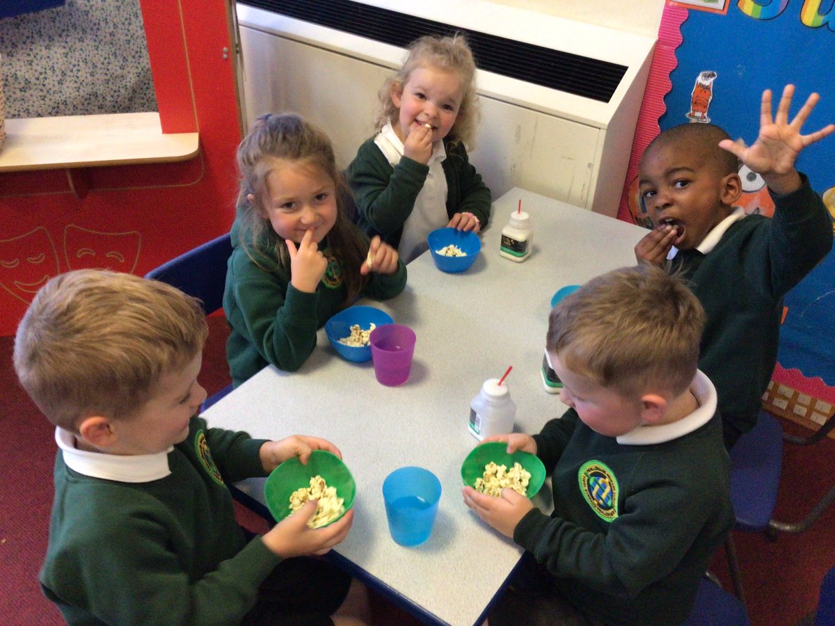 Nursery have been learning about the ‘Black Cat’ letter ‘p’. Our Monster Phonic friend brought us some pears, pineapple and ppp…popcorn! Everyone really enjoyed. <a href="/PenllergaerP/">Penllergaer Primary</a> #ppsnur #ppsllc