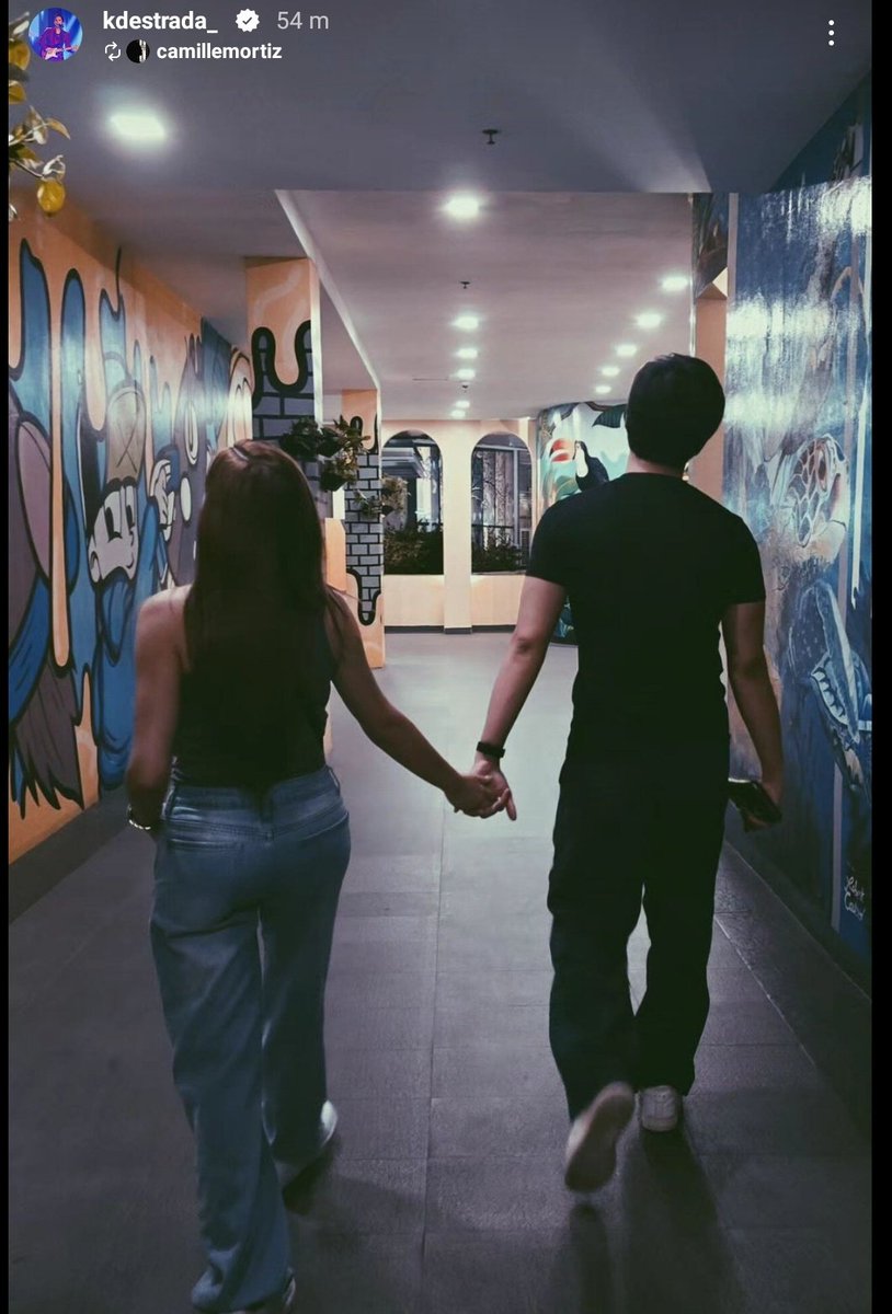 fangirlofKd's tweet image. Holding hands while walking with love.

#KdLex #KDEstrada #AlexaIlacad