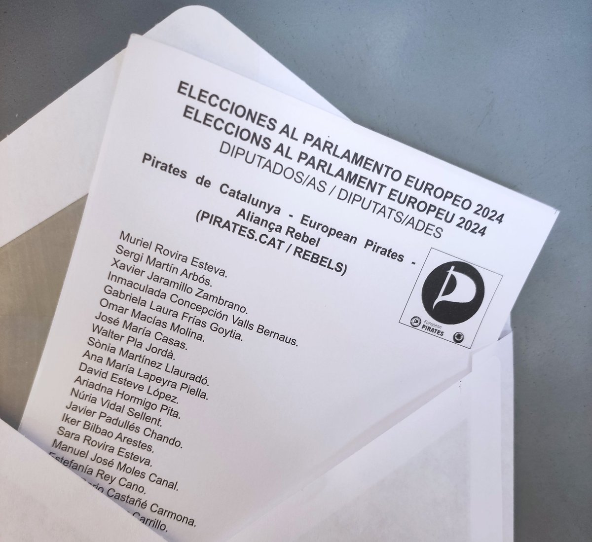 Ja ens hem votat! Per la democràcia participativa i els drets fonamentals ✊🏻🏴‍☠️
Gràcies, <a href="/partit_pirata/">Pirates de Catalunya</a>, per donar-me l'oportunitat d'ocupar el segon lloc d'aquesta llista de gent fantàstica i treballadora 🦜