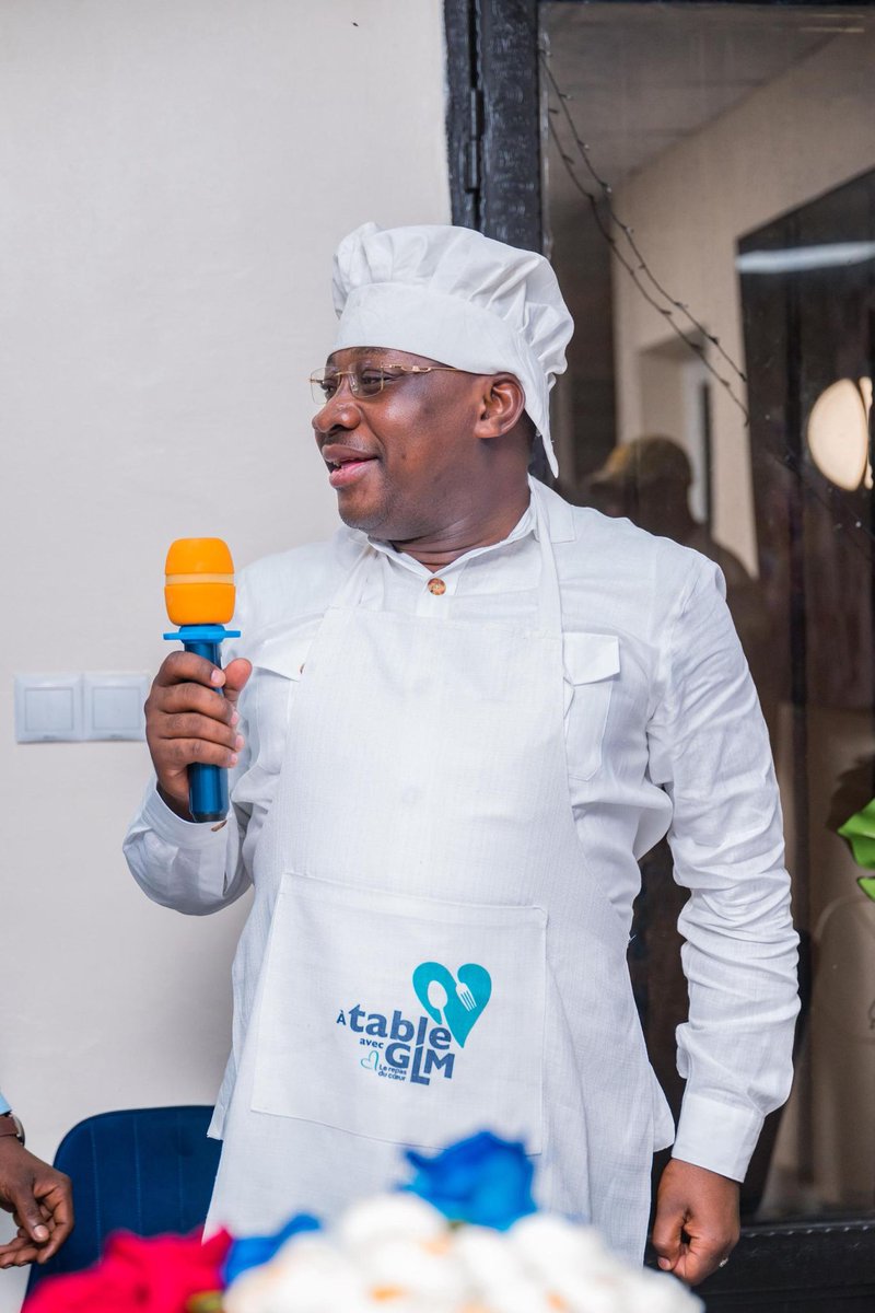 AlphaLima1919's tweet photo. #Partant de son Empathie, le camarade @GuyLoando_, l'initiateur d'#AREP se distingue des leaders politiques congolais en général et autres ministres en particulier par ses gestes (repas de coeur, fonds d'investissements,etc) aux femmes veuves d la fédération de la FUNA à KINSHASA https://t.co/fY5w5Yr5gk