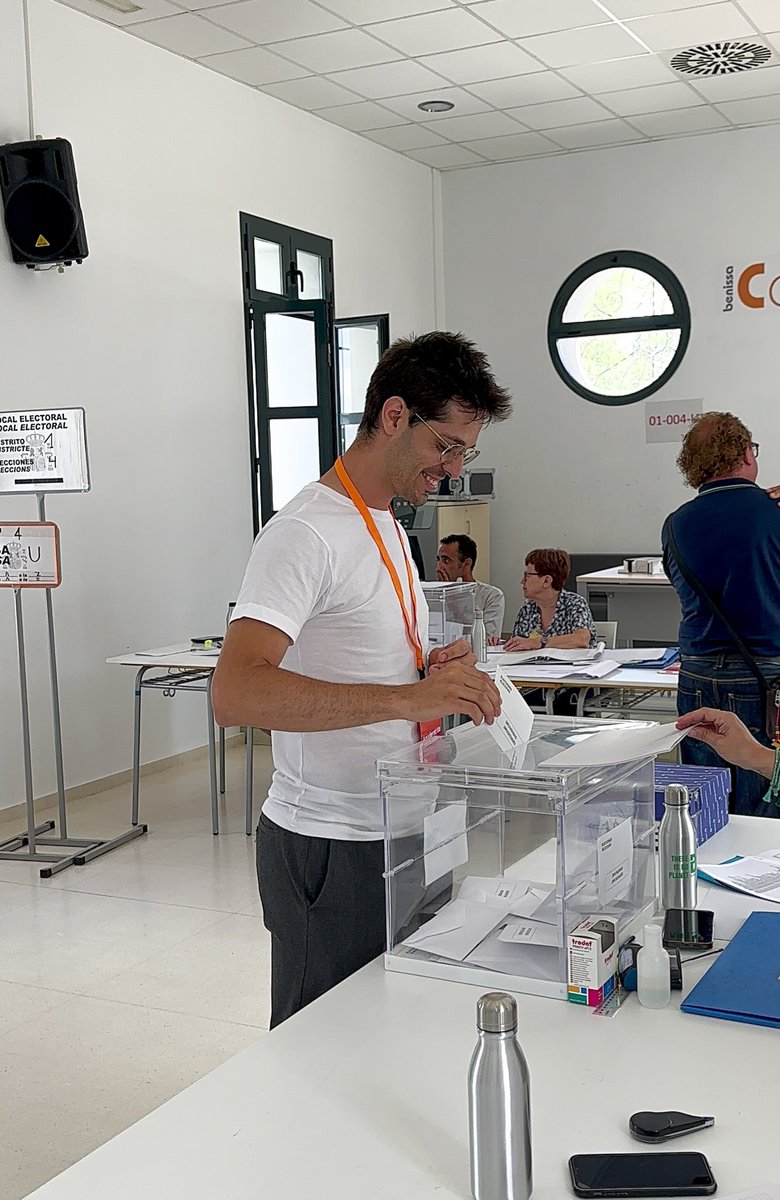 AlbertoRobles97's tweet image. #PlantemCara als governs de la vergonya ✊🏼🇪🇺

Votem en clau jove, per la nostra cultura i la nostra llengua, pels serveis públics i per la llibertat de ser qui som 

Votem @compromis 🧡