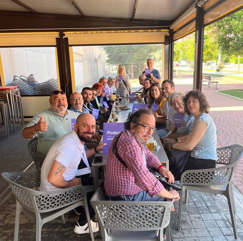 lesafre's tweet photo. Descansito de apoderadas y apoderados de Podemos en #Parla para reponer fuerzas 💪🏽

Gracias por ser el mejor equipo 💜 https://t.co/33iPRpf9wk