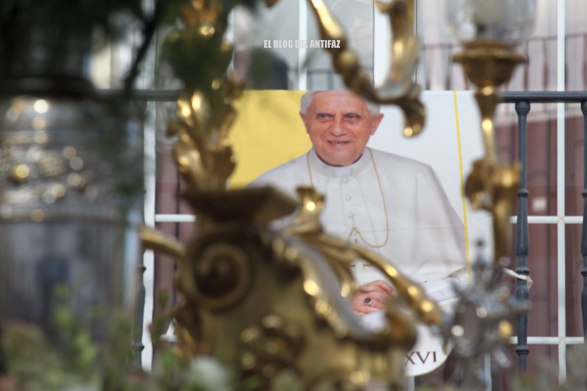 AntifazBlog's tweet photo. Estampas que nos dejó los minutos previos a la Coronación Canónica de María Stma. de la Sangre. Huévar del Aljarafe. https://t.co/2wCIrJMzoc
