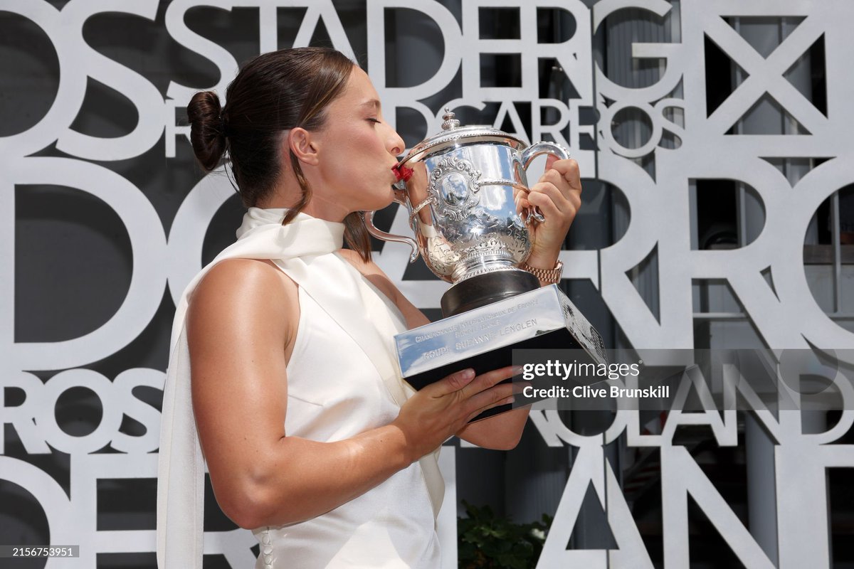 2_arms_'s tweet photo. 😘💋🏆 https://t.co/MzUyFVz6Tn