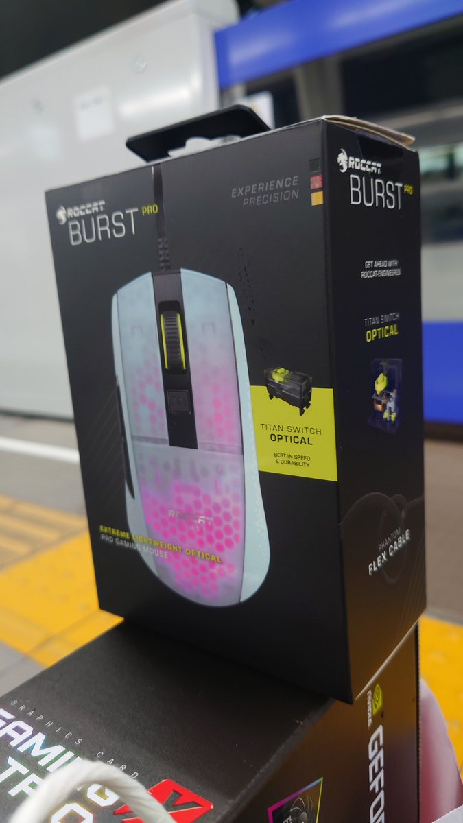 Pine1973's tweet photo. (´;ω;`)
未使用なんだけど訳あり品
買取安かったから持ち帰りにした…自分で使うか…( ̄▽ ̄;)
#ROCCAT #BURSTPRO https://t.co/MyKTMUZI35