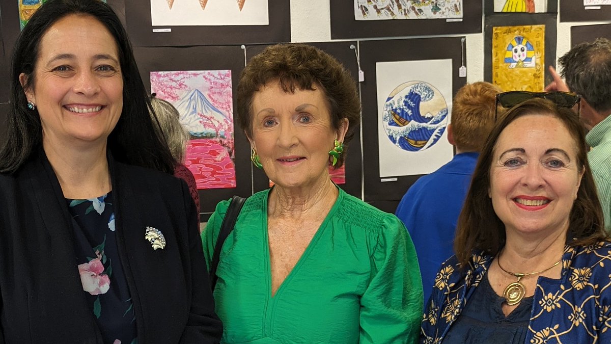 cathmartingreen's tweet photo. Now open 🙌 The Summer 2024 Little Artists Exhibition at #MountMerrion community centre📢
A pleasure as always to meet teacher Julia and her young accomplished #CherryArtSchool students, especially on the school's 2nd birthday 🎉
Drop by to show your support if you can 💚 https://t.co/p2Omt5PRH4