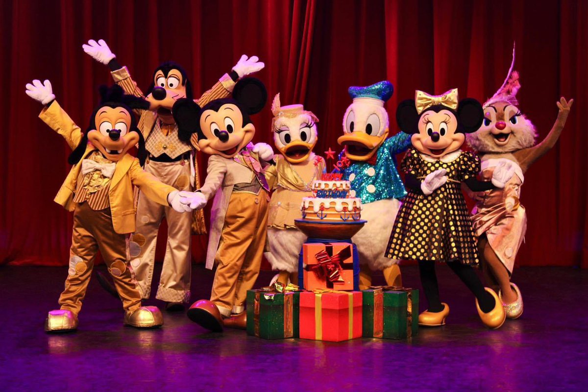 Donald and his friends are dressed in their disco outs ready to celebrate his 90th birthday with a one-day-only show at Videopolis.

‘Donald’s Surprise Birthday Party’ is showing at 12:30 PM, 1:25 PM, 2:35 PM, 5 PM and 5:55 PM 🥳

#Disney #DisneyBlog #Donald90