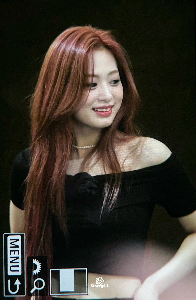 ahyeongallerys's tweet photo. OMG RED HAIR AHYEON IS SO PRETTY https://t.co/uELMocXWOC