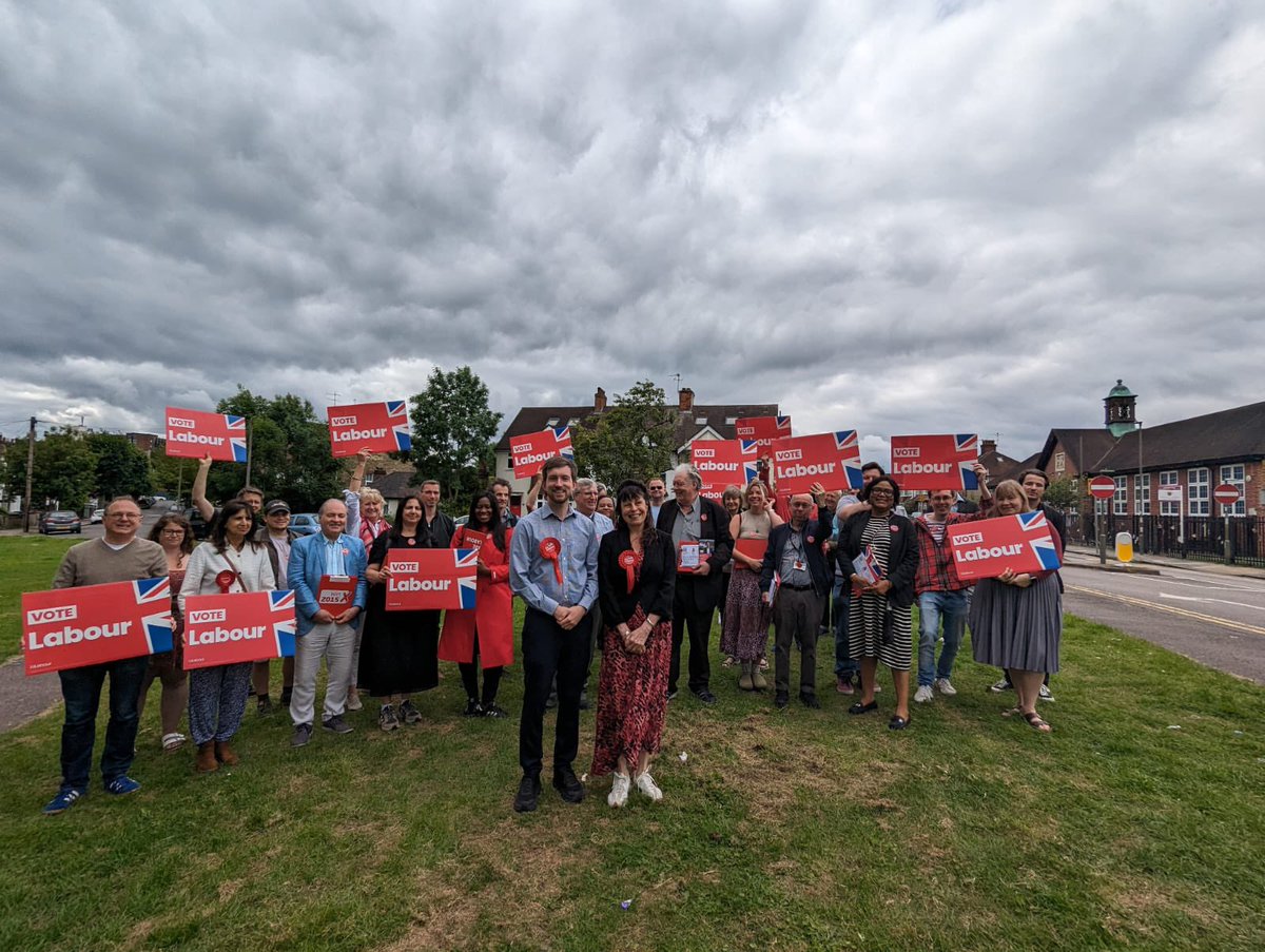 Jasmine_Ali's tweet photo. Out with the @SouthwarkLabour #PeckhamMassive supporting the awesome @BarnetLabour candidates: @Dan4Barnet for Parliament and Sue Baker for Council. 

Plenty of support for change on the Chipping Barnet doorstep #VoteLabour Thursday 4th July  #Election2024 🌹 ♥️ https://t.co/SJUFkYx83Y