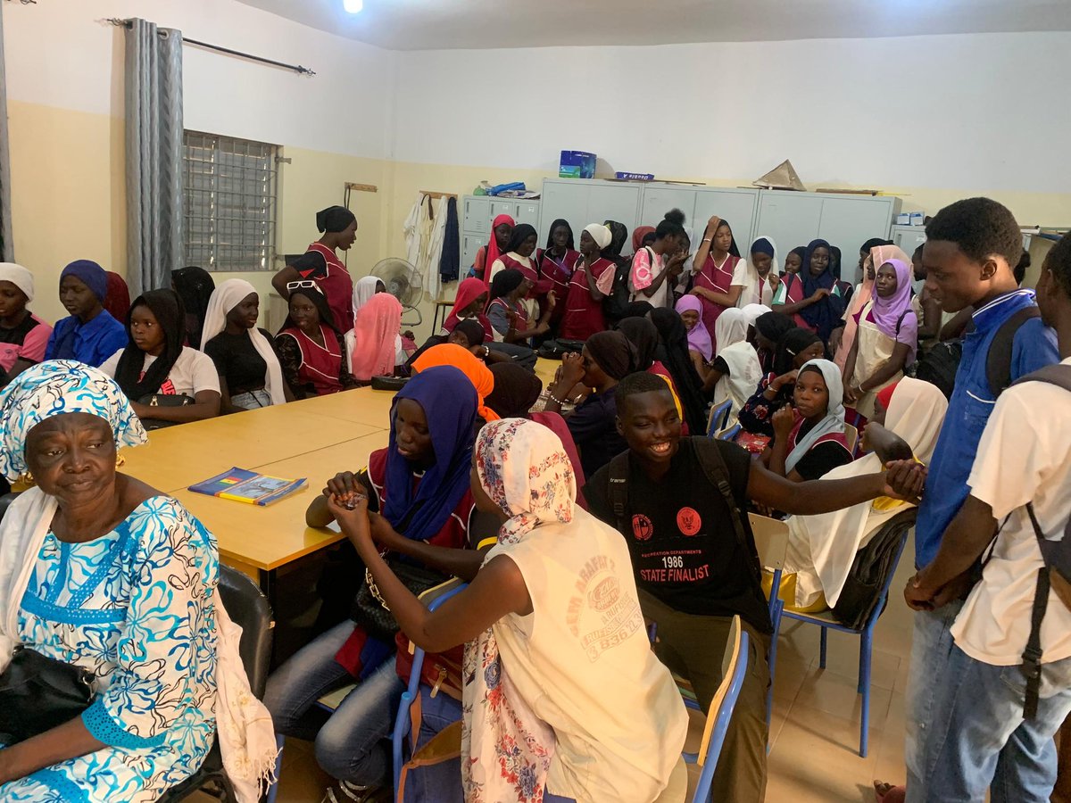 _COJAR's tweet photo. Ces journées n'auraient pas été possibles sans l'engagement et la motivation de tous les participants et volontaires. Merci à chacun d'entre vous pour votre dévouement à la cause environnementale. Ensemble, nous faisons la différence ! 💪🌍 #Volontariat #ImpactPositif #COJAR https://t.co/4zWhn5w6XI
