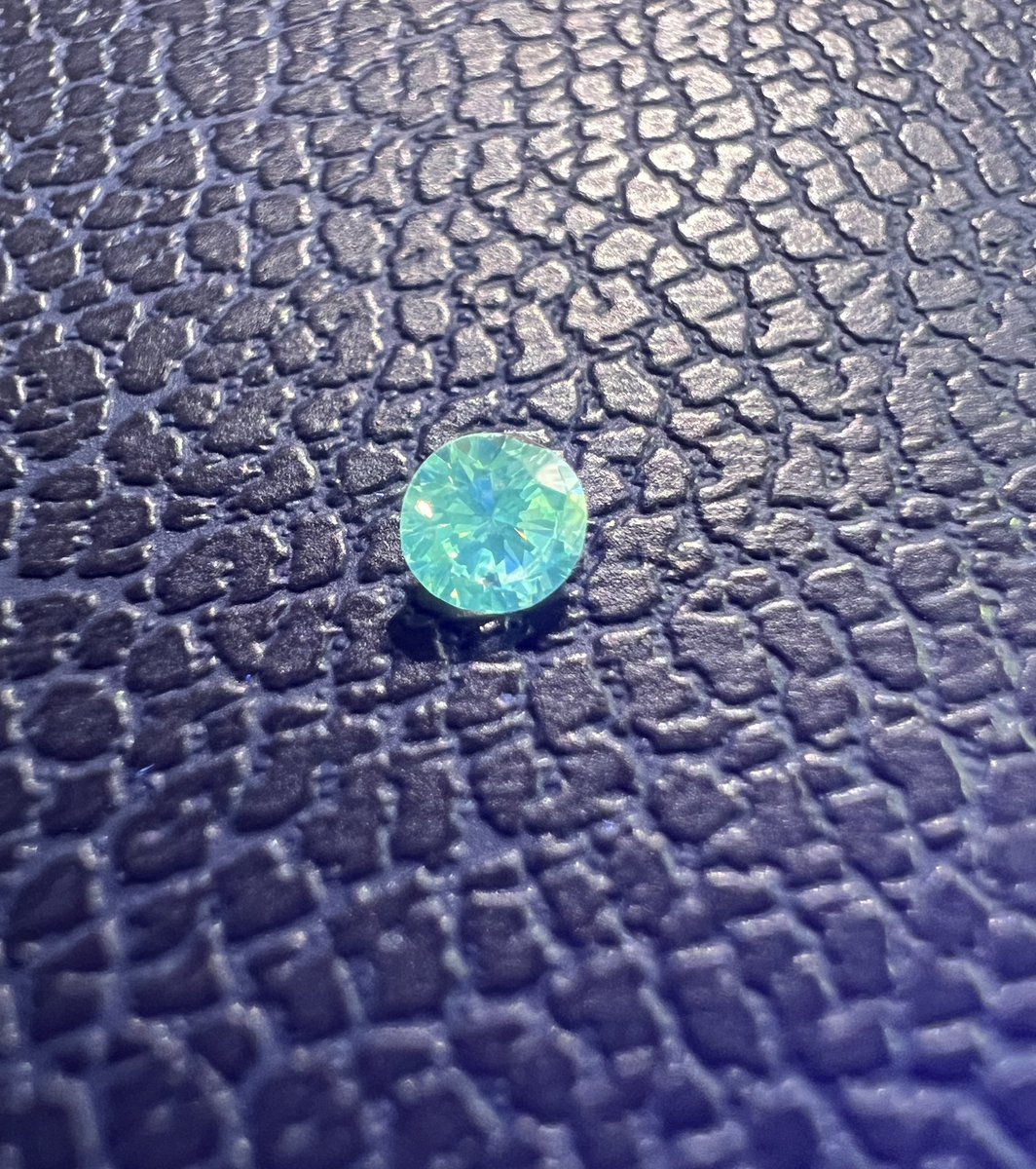 GemaxStone's tweet photo. 0.087ct  Light Yellow Green VS2💎

来週の Curiousショールームイベントにお持ちします☺️ 5Fにて展示しております✨

⚜️

#ダイヤモンド
#カラーダイヤモンド 
#ジュエリー
#デザインジュエリー 
#designjewelry 
#designart 
#playwithcolors 
#diamond
#pinkdiamond 
#colordiamonds 
#gemax https://t.co/5J42TRMVbH