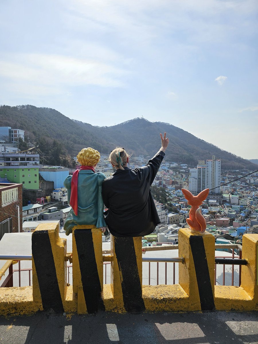 DekuForHero's tweet photo. 석 달 전 저는 여행을 떠나면서 제 삶이 완전히 바뀌었습니다. 한국에 눈과 마음을 두고 왔어요. 나는 곧 돌아올 거야. 안녕! 💜🫰🏻🍊🇰🇷
#korea #southkorea #jeju #busan #gyeongju #seoul https://t.co/zcNG8eXQhd