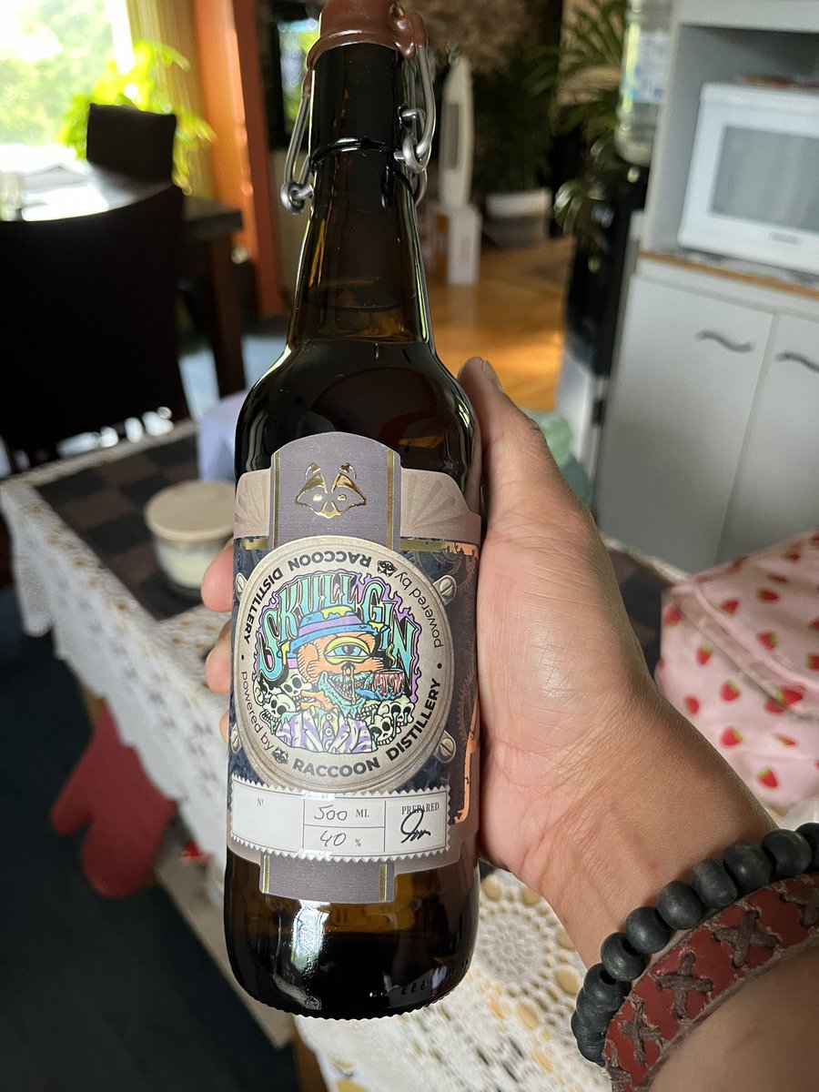 Gee Mmm and Happy Sunday! Got my Skull Gin finally! Cheers to <a href="/ToxicSkullsClub/">Toxic Skulls Club</a>, <a href="/RaccoonGin/">RaccoonGin</a> and <a href="/makash_mak/">Makash_Mak🍌</a> for making this happen! #StayToxicMyFriends