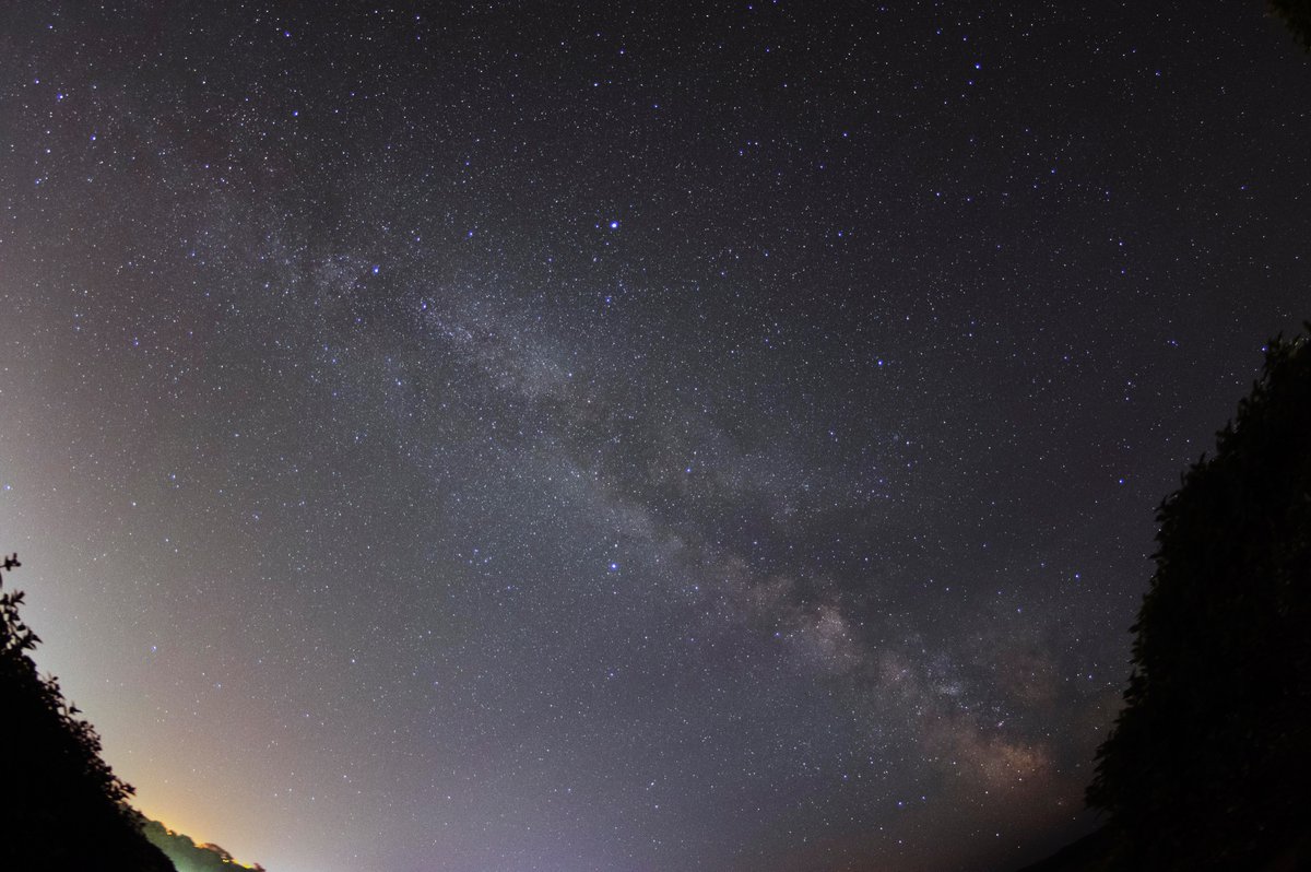 KmunityOfEquals's tweet photo. Purchased a 10mm wide-angle Lens - I'm now in love 🥰 #astrophotos #Cornwall_UK #Milkyway #Starlink - ... plus a bonus - fogged up lens 🤦♂️ https://t.co/ccajZ87ijg