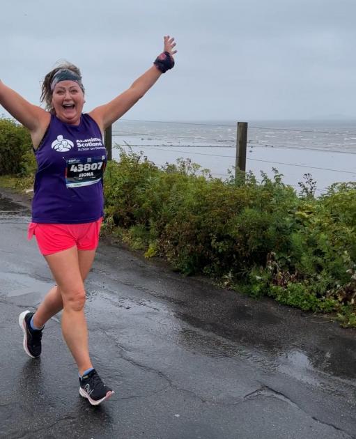 A well-known Musselburgh Tesco worker ran the Edinburgh Half Marathon, raising funds for Alzheimer Scotland in memory of her mum. dlvr.it/T82N9T 👇 Full story