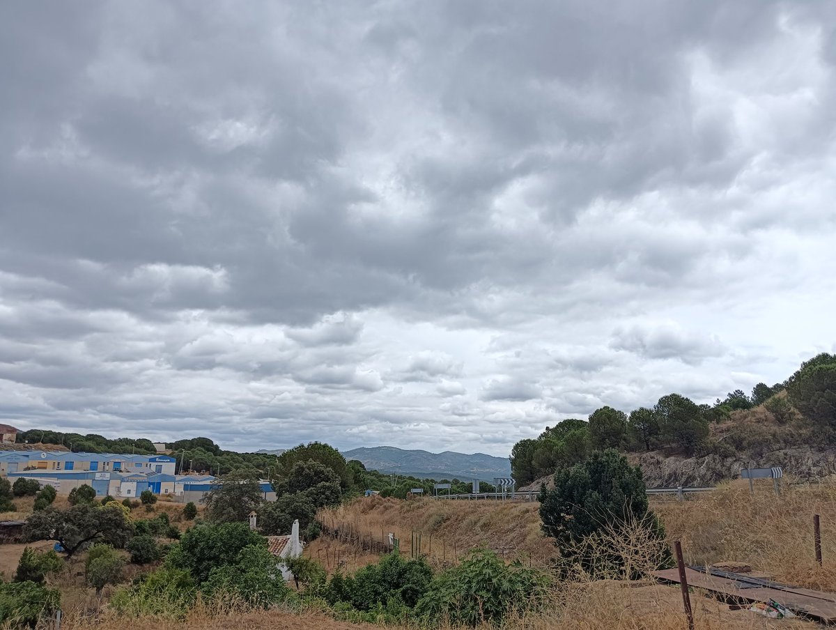 vhbenito's tweet photo. @ElTiempo_tve En Aracena (Huelva.) https://t.co/GlGq3th0qP