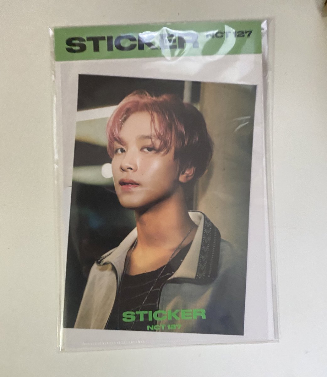 sunnyasseller's tweet photo. พร้อมส่ง เซต  โปสการ์ด + hologram photocard set โฮโลแกรม ฮลก แฮชาน 
ใหม่ ไม่เคยแกะค่ะ

💕ราคา 250 บาท ส่งฟรีค่ะ💕

#ตลาดนัดอซท
 #ตลาดนัดnct 
#ตลาดนัดnctdream 
#ตลาดนัดnct127 https://t.co/CBM1N3qfTi