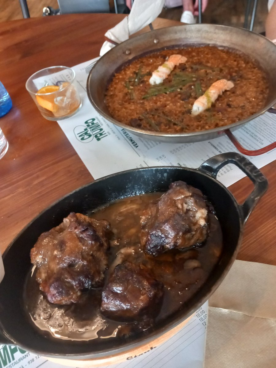 Sens dubte <a href="/CalTrumfo/">Cal Trumfo</a> és el restaurant on més cops hem anat en els últims anys. Ahir, de nou. Vam tirar de clàssics com la cua de bou i l'arròs amb escamarlà i safrà. Als plats boníssims s'hi suma l'ambient agradable. No hi voldries marxar mai. Visca ells i el #lluçanès! #ulaula