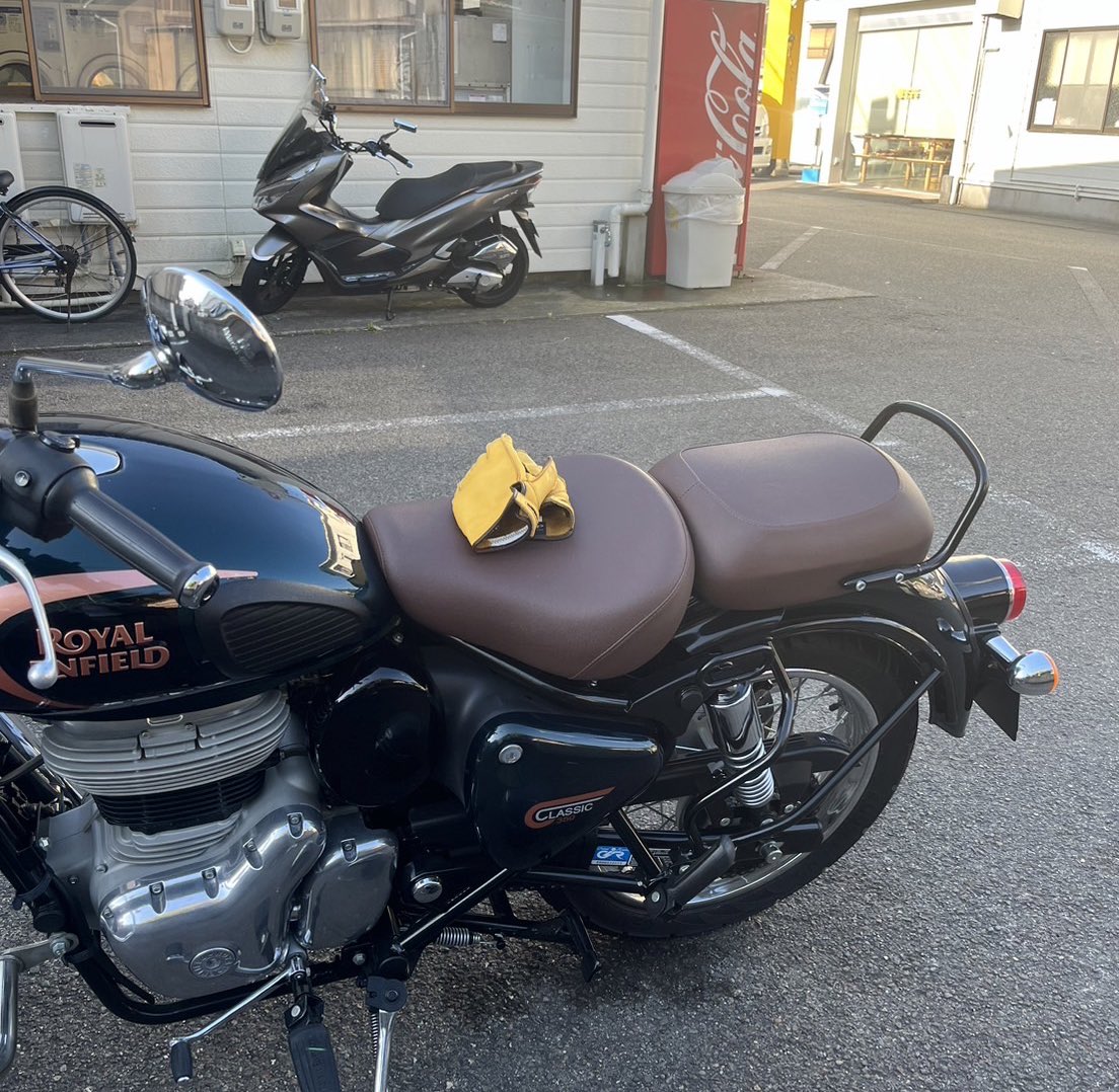 Sasakura0120's tweet photo. 写真の撮り方がいまいちわからない笑

近くをコトコト乗ってます。
#ロイヤルエンフィールド
#バイク女子 https://t.co/UM57Gdb4JA