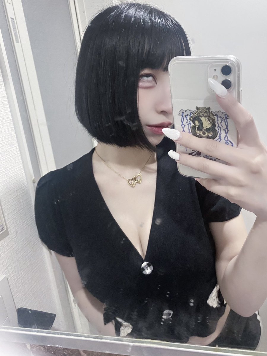 zousui_oo's tweet photo. 黒髪ボブ派？ https://t.co/7KACbeYhj2