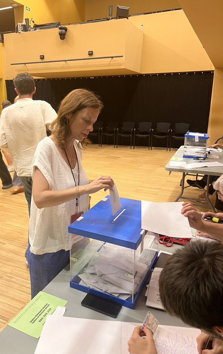 carolainrc's tweet photo. He votat per una Europa de pau, pel planeta i pel futur. 

No et quedis a casa! 

#AEuropaJaumeAsens https://t.co/x1a6DUHt4m