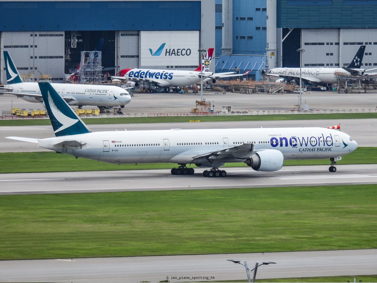 HkPlane's tweet photo. Cathay Pacific
One World Livery
Aircraft type:
Boeing 777-367ER
Registration:
B-KQI
Status:
Departure from runway 25L, airborne
#cathaypacific #cathay #cathaypacificairways #boeing777300er #boeing777 #oneworld #oneworldlivery #oneworldalliance https://t.co/9EcCoi5T7w