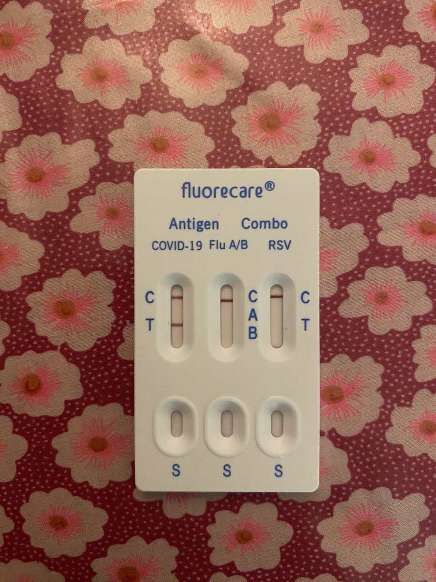 Après plus de 4 ans de précaution , cadeau de la voisine ..
Réalisé avec un test périmé 
Je vis au milieu des champs isolée , si le virus est arrivé jusqu’à moi c’est qu’il circule bien ..