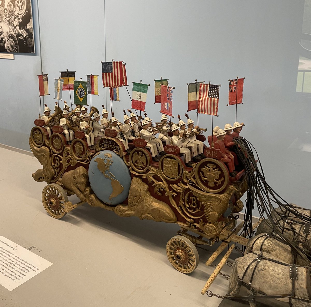 leobcf_'s tweet image. Não procede, o Brasil sempre foi parte da família cultural e espiritual OCIDENTAL.

Sempre fomos irmãos de portugueses, argentinos, americanos, alemães, franceses, italianos etc. Nossa cultura está completamente ligada a estes povos.

Somente recentemente esta esquerda marxista…