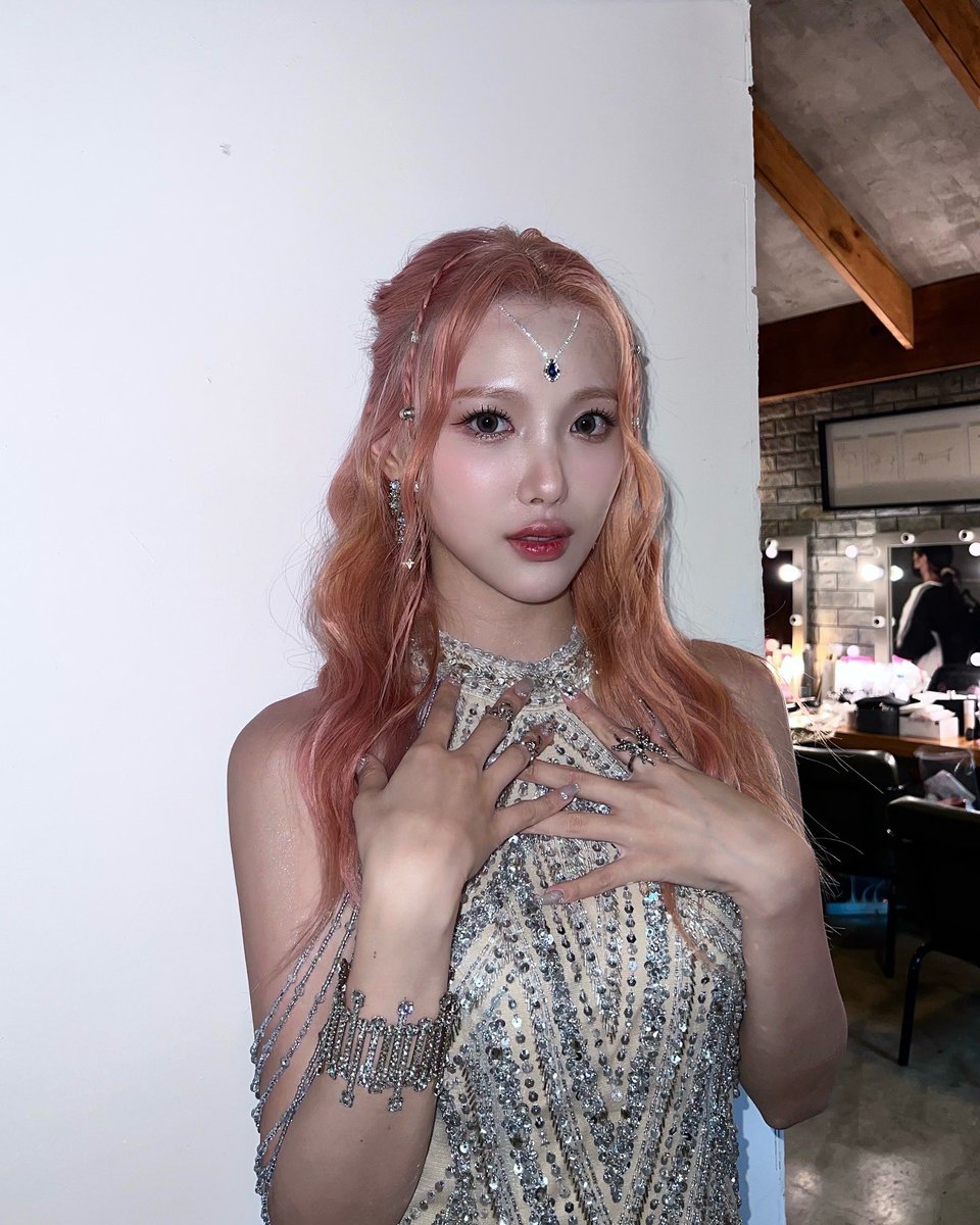 PRIMROSE_MEMBER's tweet photo. 🧝🏻‍♀️ RAINIE 🧝🏻‍♀️

#PRIMROSE #프림로즈 #RAINIE #레이니 https://t.co/9SGExBj8ui