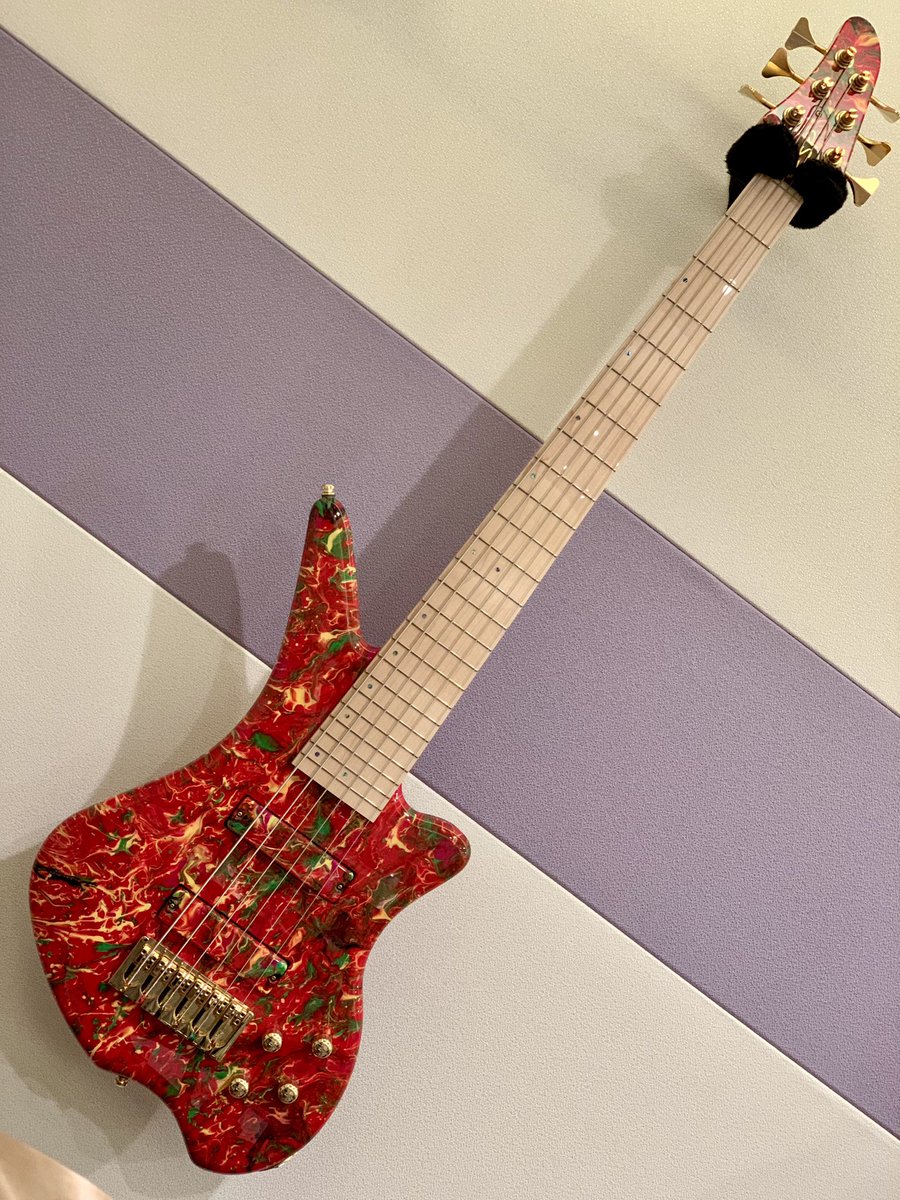 my new gear ESP Bandit Six 私のベースの旅の終着地です。 中坊の