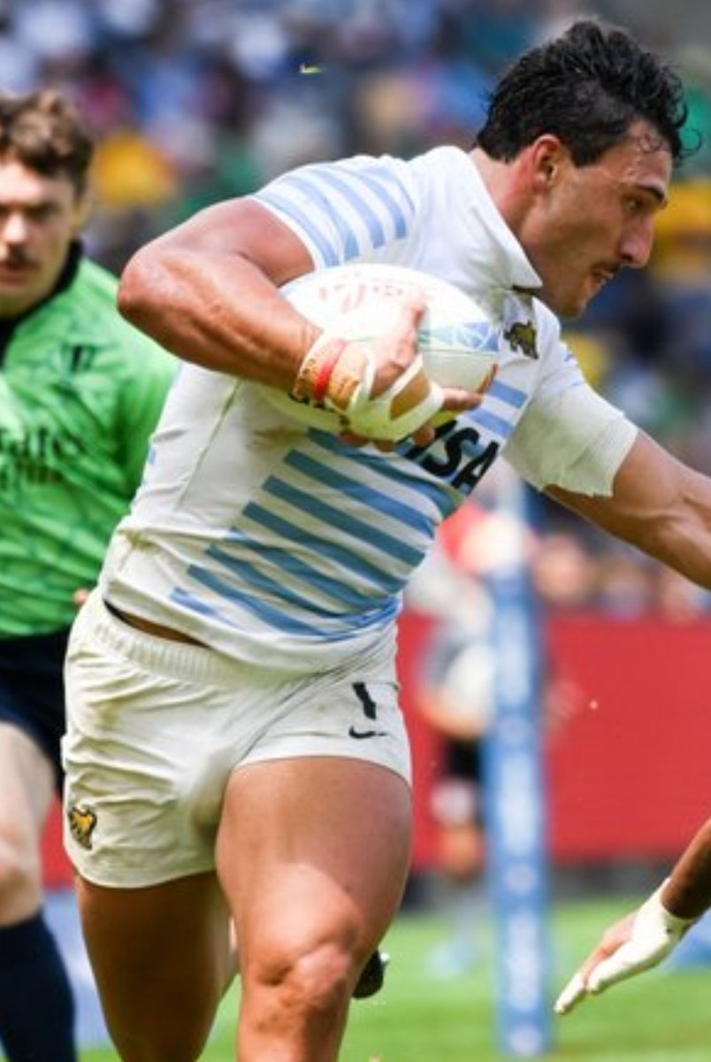 EntreChongos's tweet photo. #RodrigoIsgro 🇦🇷 #Rugby #Deportes #Sports  #LosPumas #Mendoza #Argentina ♂️🩵🤍🩵🏈 https://t.co/7mSywQGx8C