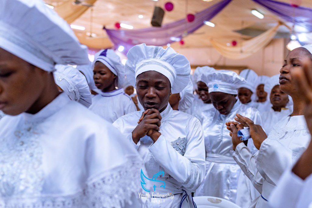 candsyf's tweet photo. With our heads bowed and our hearts submitted,
We come before you, Lord.

#Candsyf
#Anointedforexcellence https://t.co/BL9jH7fx6h