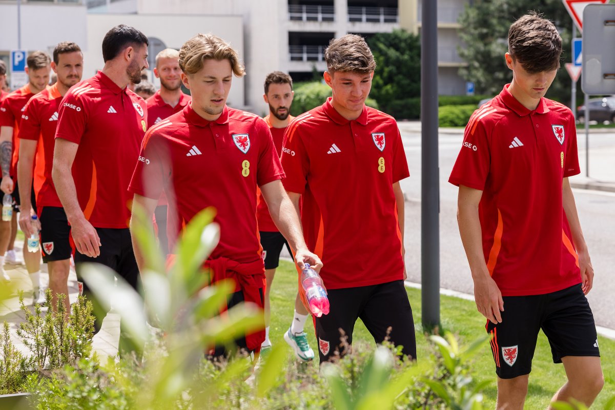 Cymru's tweet photo. 🚶‍♂️

#TogetherStronger https://t.co/iZlDGt0tb1