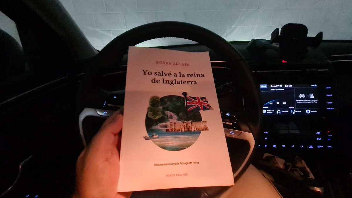 Se acaba la #FeriadelLibro de Bilbao y me ha quedado sólo un libro por vender, así que he decidido sortearlo. Estén atentos a esta red, que lo haremos por aquí 😋 #BLA54 #YoSalvéALaReinaDeInglaterra
