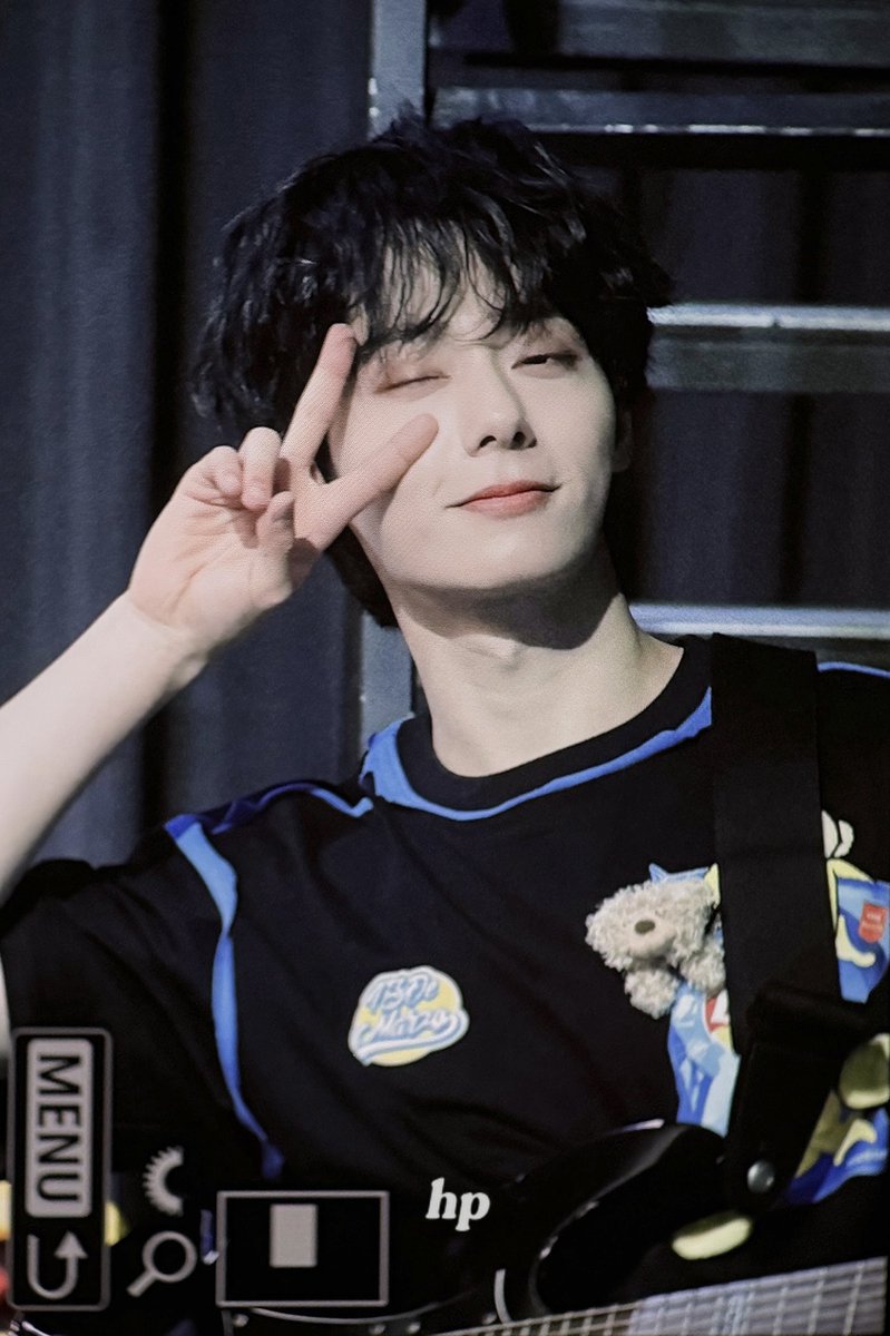 hypoxis_hw's tweet photo. 240609 닥꽃밴😻

#원어스 #환웅 #여환웅 #ONEUS #HWANWOONG https://t.co/UuzlqVL0TG