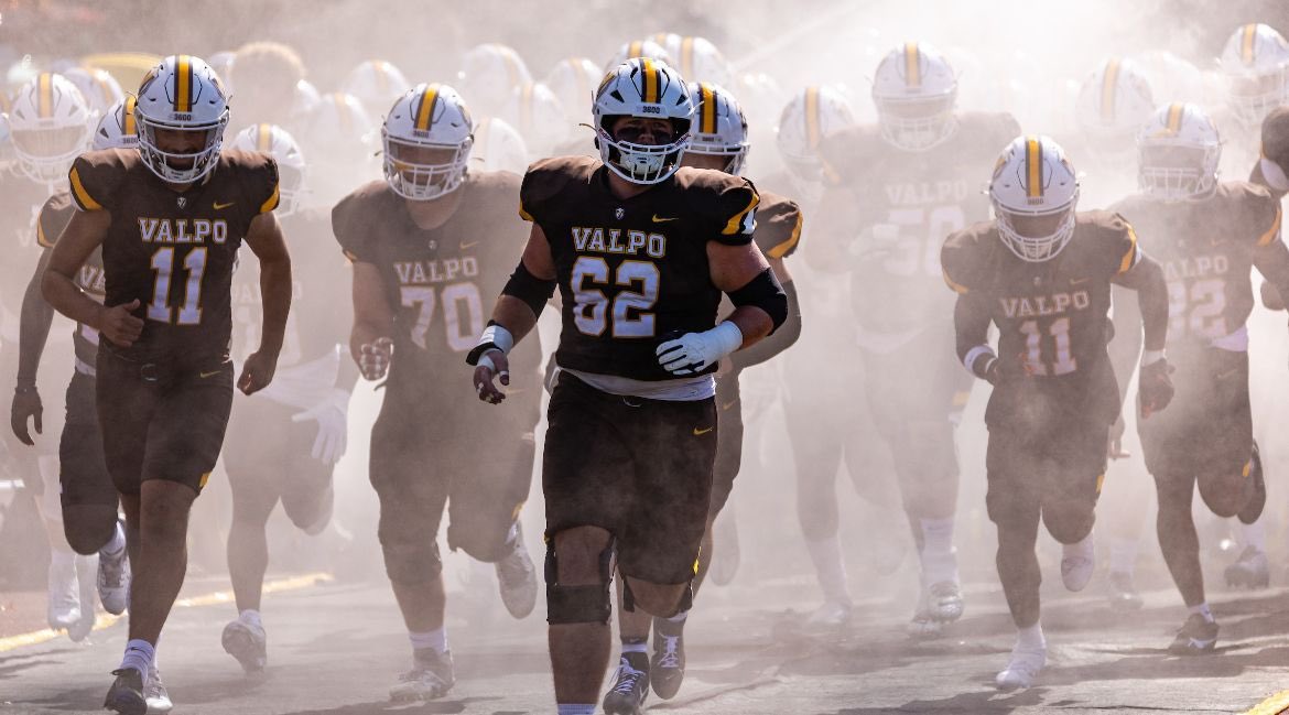 After a great conversation with <a href="/ROADS2GREATNESS/">Dayven “DayDay” Coleman</a> &amp; <a href="/CoachBrewster50/">Michael Brewster</a> I’m blessed to have received a D1 offer from Valparaiso University!! #AGTG