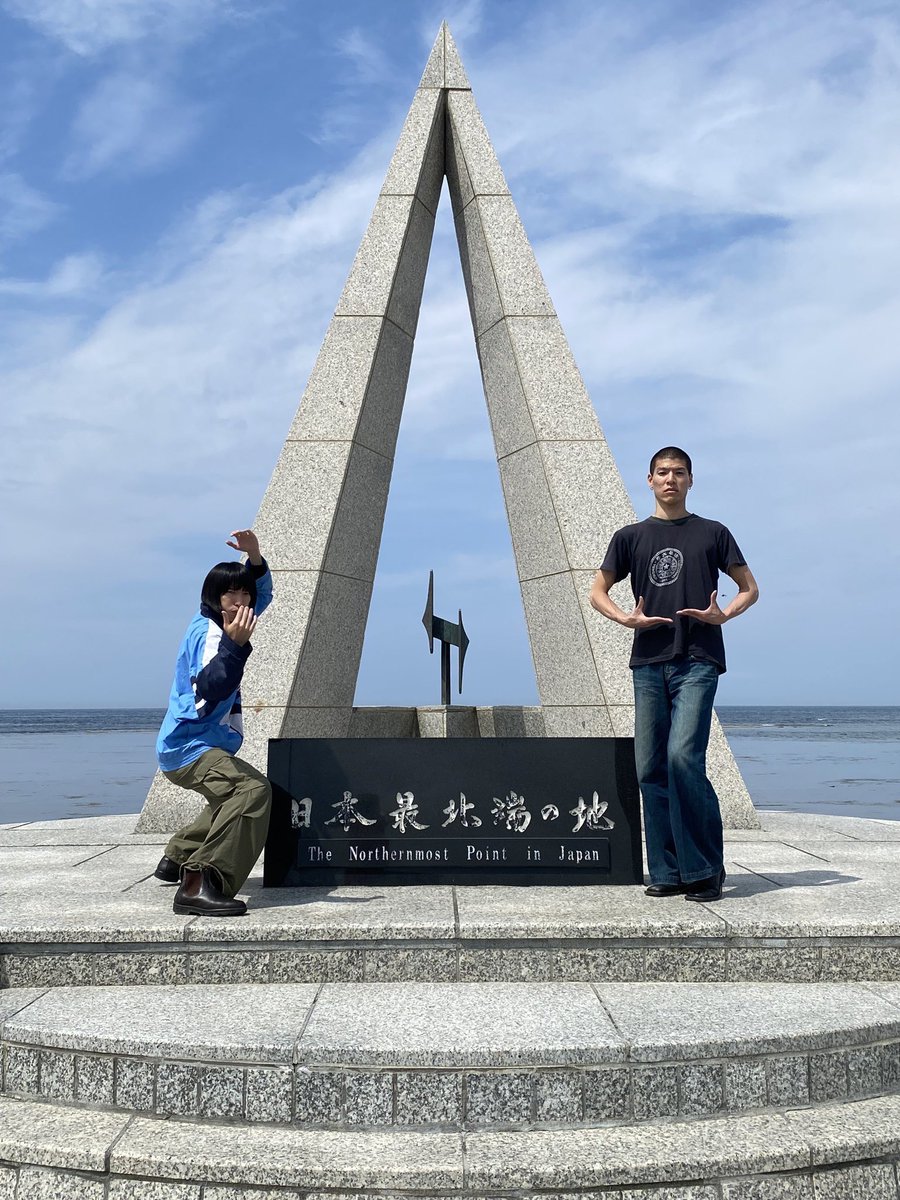 wareyeknee's tweet photo. SUSHIBOYSが日本各地で毎回やってるこのポーズ、友達とやりたすぎる https://t.co/2N7D6z2QGp