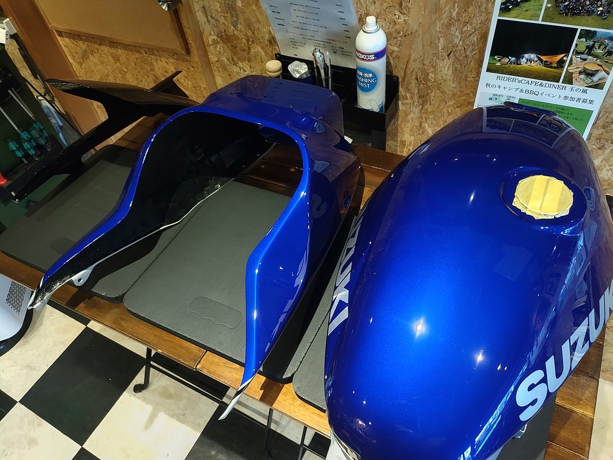 Shinlay045's tweet photo. 塗装承ります！
これ塗れるか？
こんなの出来るか？
元通りに直せるか？ 
おぼろげに思ったらDMください
バイクじゃなくてもどうぞ https://t.co/Ljvv7MJuv6