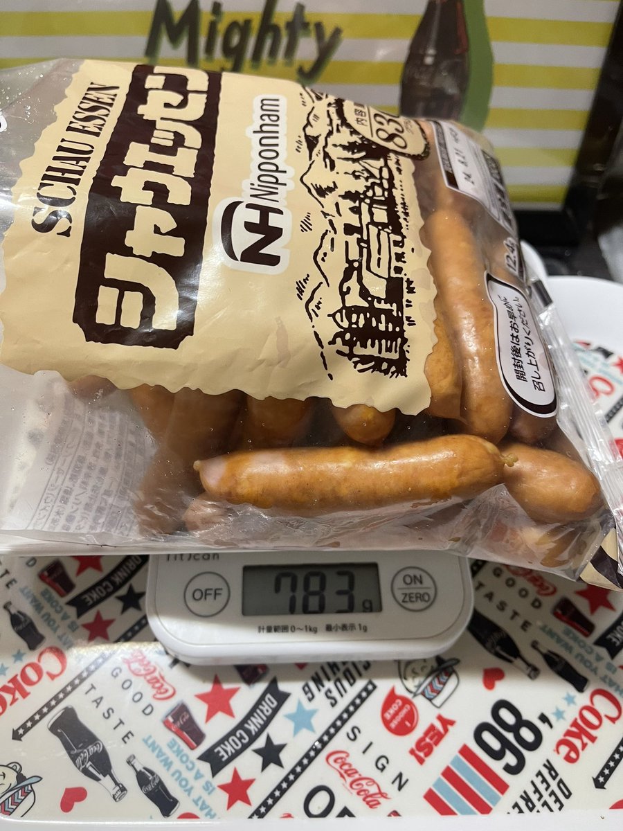 HkBmofumofu81's tweet photo. #シャウエッセン　#何本
#830g #満太郎　#42本
#20g #おうちごはん

🌃シャウシャウ🈵太郎🌃

シャウエッセンは何本入りなのか⁉️

830gパック

1本約20g

3本食べた時のg 783g 39本

42本入り❗️

1本19g〜22gなのでgは
トータル830g⁉️ https://t.co/9olKRLafmq