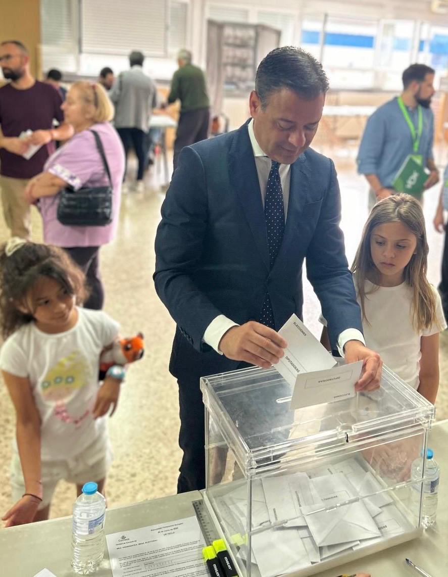 MarcosOrtuno's tweet photo. ¡Disfruta del domingo! Y no olvides incluir entre tus planes ir a votar 🗳️

🇪🇺Hoy, #9J, nos jugamos el destino de Europa, y también el de España y el de la #RegiónDeMurcia. https://t.co/HEmbqMX9Fj