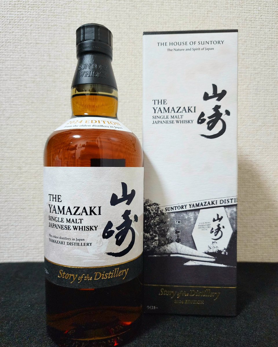 miracle_dyna's tweet photo. 山崎 Story of the Distillery 2024 EDITION　
抽選当たってゲット！

ウイスキーラックのレアゾーンも充実してきた！
自慢のウイスキーラック
※棚に入りきらなくなってしまった、、

#山﨑
#白州
#ウイスキー https://t.co/5v6vDdmnO9