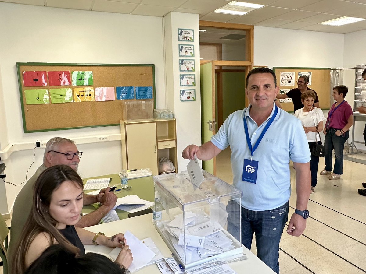 BernabeCanoES's tweet photo. 🇪🇺🗳️Hoy es un día especial en el que los españoles tenemos que pronunciarnos por el futuro de España! 

💙Os animo a todos los nucieros y nucieras, en este día tan importante del que depende el futuro de los próximos 5 años de España y de Europa!

#TuRespuesta #9J https://t.co/fB509GBnZO