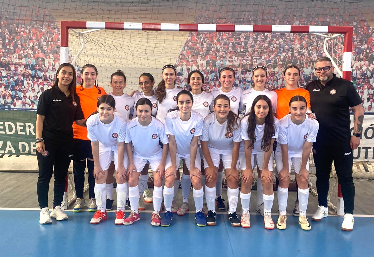 FedFutbolCeuta's tweet photo. ◼️ Competiciones | ➡️ 𝗘𝗹 𝗖𝗮𝗺𝗼𝗲𝗻𝘀 𝗕 𝗰𝗮𝗲 𝗱𝗲𝗿𝗿𝗼𝘁𝗮𝗱𝗼 𝗮𝗻𝘁𝗲 𝗟𝗮 𝗘𝘀𝗽𝗶𝗴𝘂𝗲𝗿𝗮 𝗲𝗻 𝘂𝗻 𝗲𝗻𝗰𝘂𝗲𝗻𝘁𝗿𝗼 𝗺𝘂𝘆 𝗶𝗴𝘂𝗮𝗹𝗮𝗱𝗼

#JuntosPorElFutbolDeCeuta ◻️◼️

Más ℹ️ https://t.co/5DcUNTK4Uj https://t.co/bbKz9R5AKE