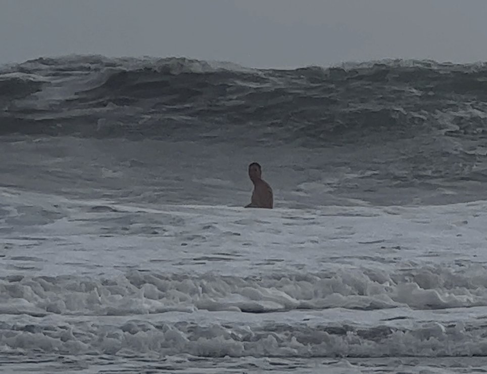 I'm 193cm tall the wave was huge lol