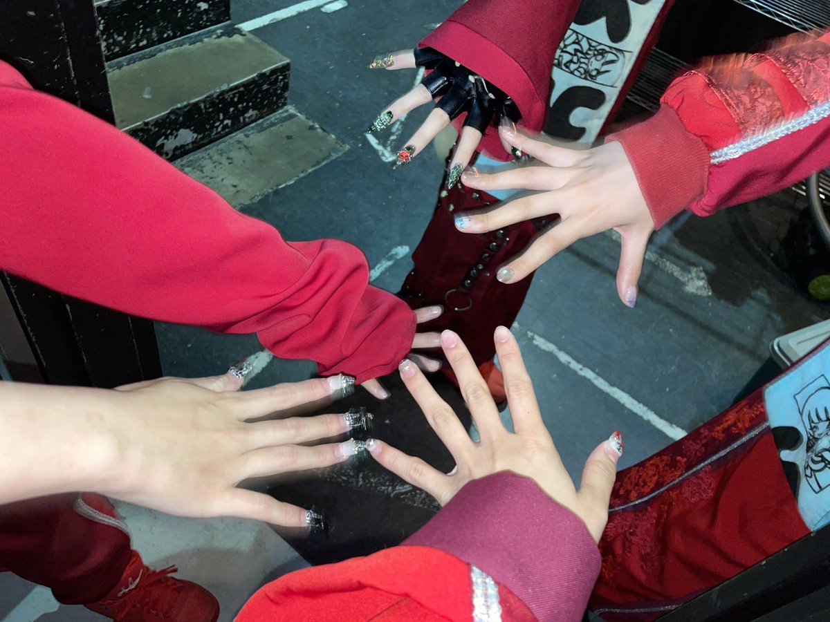 ミストフェスありがとうございました‼️

たくさんの人に見てもらえて幸せです‼️
来年こそは入場規制‼️
 #はすきーちゃん 

.
#824ハスキーVSゴリラ husky史上最大キャパワンマンです‼️チケット購入まだまだお待ちしております‼️
⬇️
🎫 t.livepocket.jp/e/husky-gorilla
.