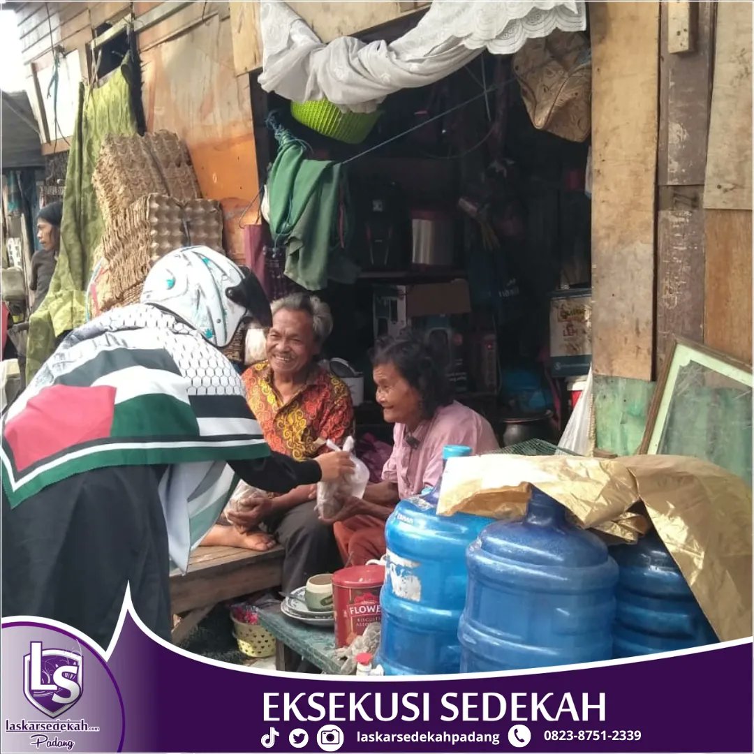 LSPadang's tweet photo. Tebar Nasi Bungkus 

#berbagi #berbagiituindah #tebarnasibungkus #laskarsedekah #PakvsUSA #laskarsedekahpadang https://t.co/NCfs0JkcTe